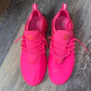 Hot pink Nike prestos